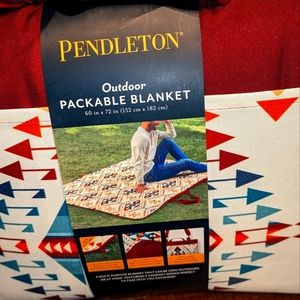 Pendleton outdoor picnic beach padded waterproof blanket